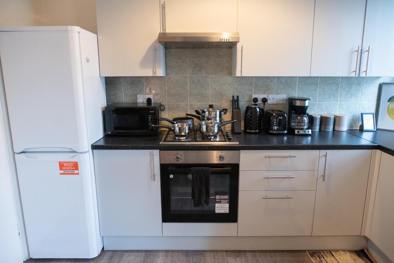 4 Bedroom Flat With High Speed Wi-Fi In North Acton, Ealing, West Londýn Exteriér fotografie