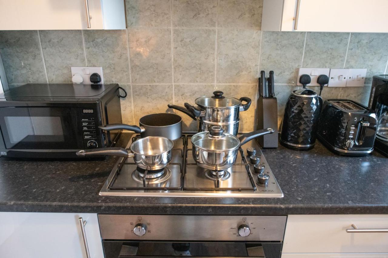 4 Bedroom Flat With High Speed Wi-Fi In North Acton, Ealing, West Londýn Exteriér fotografie