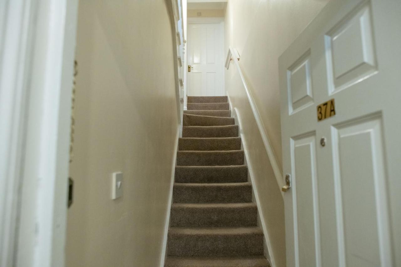 4 Bedroom Flat With High Speed Wi-Fi In North Acton, Ealing, West Londýn Exteriér fotografie