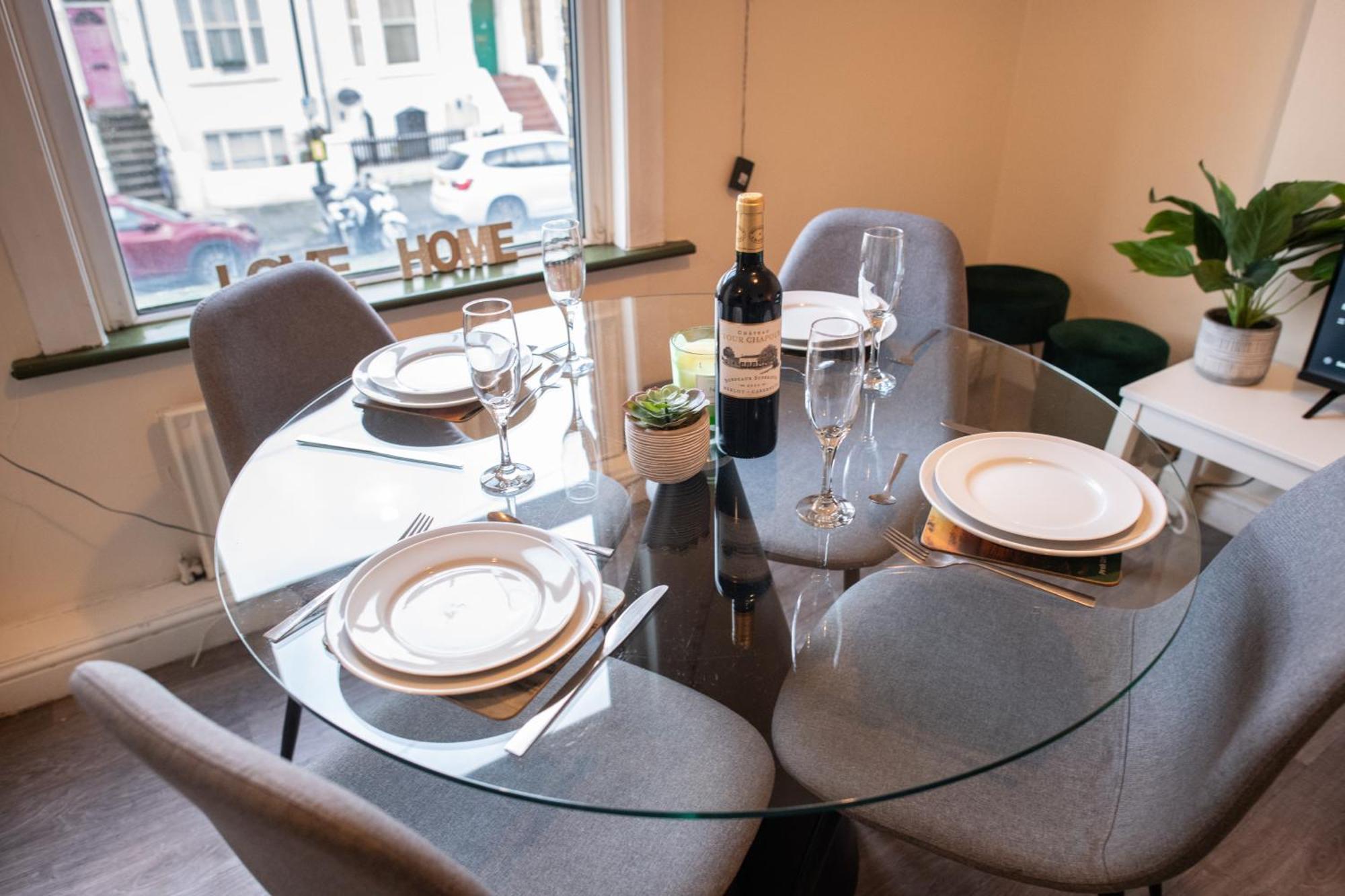 4 Bedroom Flat With High Speed Wi-Fi In North Acton, Ealing, West Londýn Exteriér fotografie