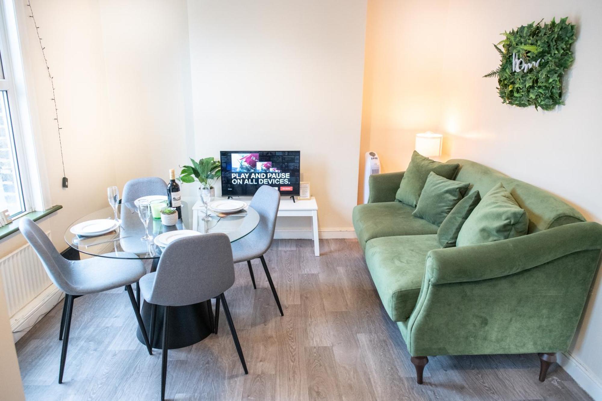 4 Bedroom Flat With High Speed Wi-Fi In North Acton, Ealing, West Londýn Exteriér fotografie