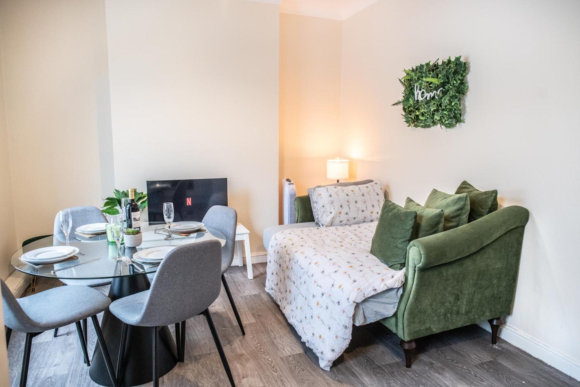4 Bedroom Flat With High Speed Wi-Fi In North Acton, Ealing, West Londýn Exteriér fotografie